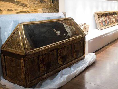 Algunos de los bienes que han sido trasladados desde el Museo de Lleida hasta Sijena.