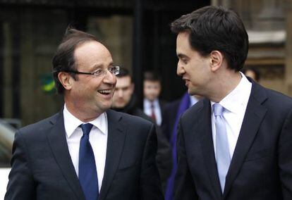 Fran&ccedil;ois Hollande junto al l&iacute;der laborista brit&aacute;nico, Ed Miliband, ayer en Londres.
