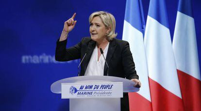 Marine Le Pen, presidenta del Frente Nacional, durante un acto de campa&ntilde;a en Nantes el domingo. 