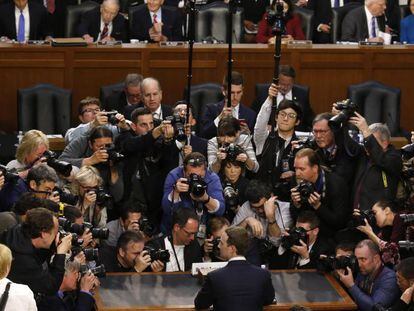 Mark Zuckerberg antes de su comparecencia en el Senado.  
