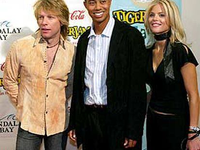 Jon Bon Jovi junto al jugador de golf Tiger Woods