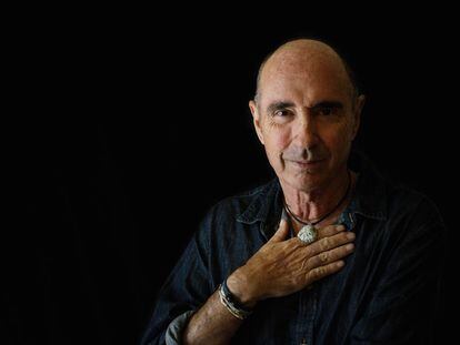 Lluis Llach, cantautor, escritor y vinicultor, en entrevista en su casa de Porrera (Tarragona).