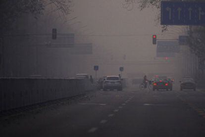 La contaminación y la niebla impiden ver con claridad en Pekín.