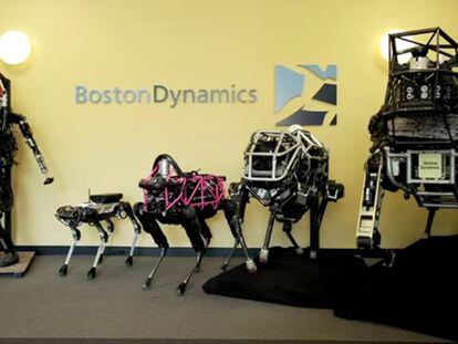 Distintos modelos del perro robot.