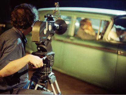 Raúl Ruiz, durante el rodaje de 'La telenovela errante'.