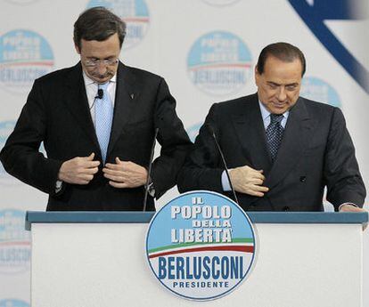 Berlusconi y Fini, durante un acto de lanzamiento de su campaña electoral, en marzo de 2008.