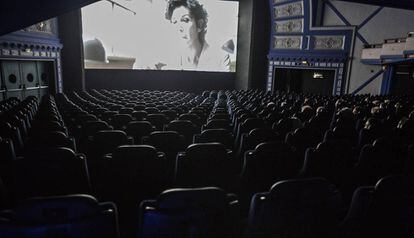 Sala 1 del cinema Comèdia, a la sessió de les 16.45, de la pel·lícula 'El guardià invisible'.