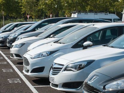 Una fila de coches en la compañía ALD, una empresa dedicada al renting. 