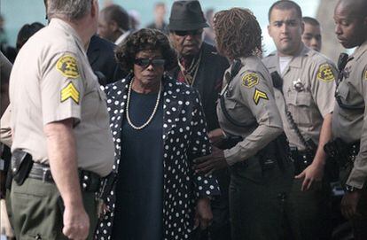 Los padres de Michael Jackson, Katherine y Joe, llegan a los juzgados de Los Angeles donde se celebra el juicio al doctor Conrad Murray por homicidio involuntario.