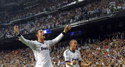 Cristiano Ronaldo celebra su gol con Pepe .