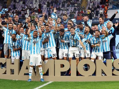 Racing de Avellaneda celebra su victoria de este viernes ante Boca Juniors en Abu Dhabi.