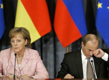 Angela Merkel y Vladímir Putin, en la conferencia de prensa posterior a la cumbre de Samara