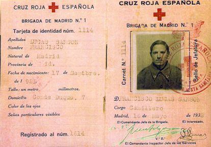 Carnet de camillero de la Cruz Roja Española de Francisco Lucas Sansón durante la Guerra Civil en Madrid.