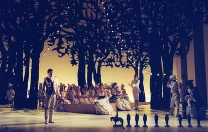 Una escena de la zarzuela 'El juramento' de Gaztambide, con vestuario diseñado por Jesús del Pozo.