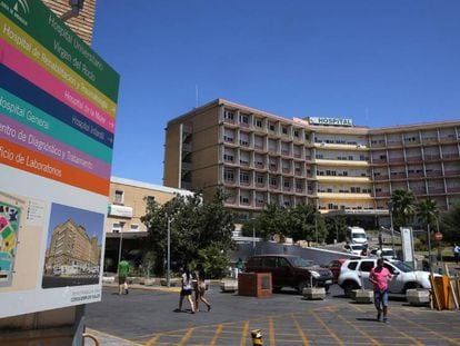 El hospital Virgen del Rocío donde ha fallecido una anciana por listeriosis. En vídeo, declaraciones del presidente de la Junta, Juan Manuel Moreno, y del portavoz de Facua, Rubén Sánchez.