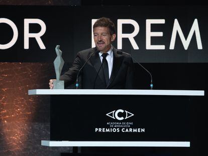 El actor Antonio Banderas tras recibir el premio 'Carmen de honor' durante la gala de la primera edición de los Premios Carmen Academia de Cine de Andalucía.