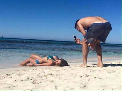 "Todas queremos un novio así", comenta una chica en la página de Facebook. Mientras, otra menciona a su novio y le lanza esta petición: "Por favor, sacame unas fotgrafías así el próximo fin de semana en la playa".