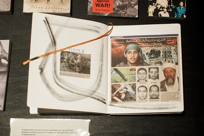 Uno de los libros de Rivero con recortes de diarios de 2001-2003.