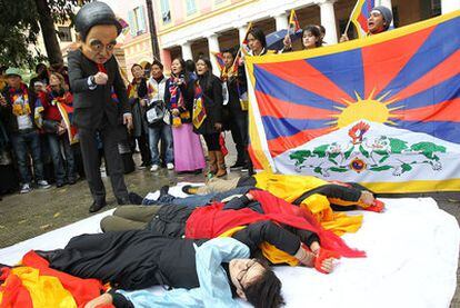 Protesta por la política de China en el Tíbet durante la cumbre del G-20 en Cannes.
