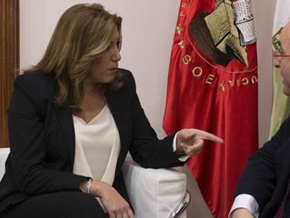 La presidenta de la Junta de Andalucía, Susana Díaz, durante su reunión con el líder del PSC, Miquel Iceta.