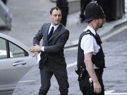Jude Law llega al Tribunal Penal Central de Londres para declarar en el juicio por el caso de las escuchas, el 27 de enero de 2014. 