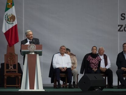 Andrés Manuel López Obrador ofrece un discurso durante la conmemoración del 85 aniversario de la expropiación petrolera.
