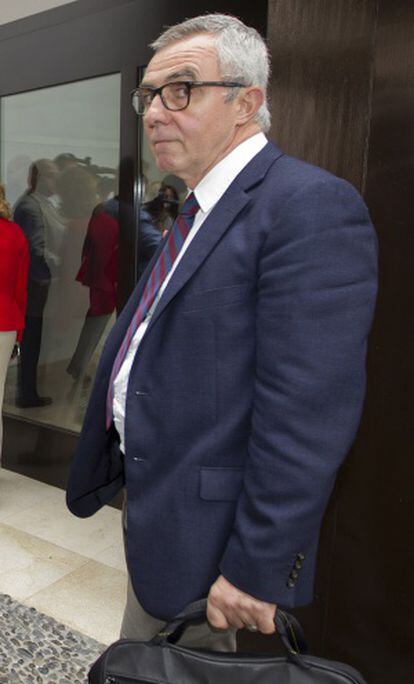 José Lebrero, director artístico del Museo Picasso, a su salida de la reunión con el patronato en junio de 2011.