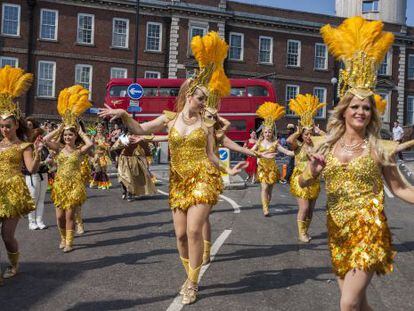 Una comparsa desfila en el carnaval de Notting Hill de 2013, en Londres.