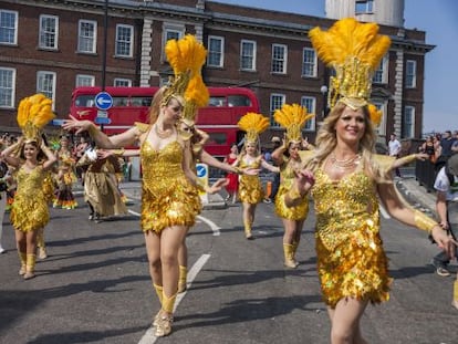 Una comparsa desfila en el carnaval de Notting Hill de 2013, en Londres.