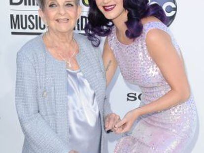 Katy Perry llevó a su abuela de 91 años como acompañante a los premios Billboard.