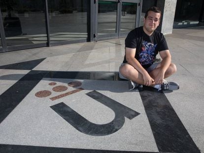 Ignacio Ruiz Ardisoni, estudiante de la URJC, en el Campus de Móstoles 