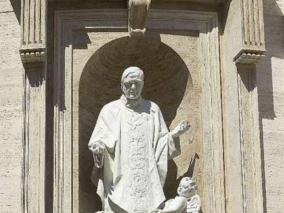 Estatua de Escrivá de Balaguer en la basílica de San Pedro, en Roma.