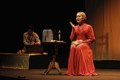 Un momento de la obra de Lorca 'Los sueños de mi prima Aurelia', que ahora se representa en el Teatro de La Abadía.