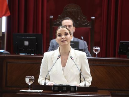 Marga Prohens, este lunes durante su discurso en la primera sesión del pleno de investidura en el Parlamento de Baleares.