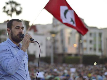 Naser Zafzafi, el l&iacute;der de las protestas rife&ntilde;as, durante un discurso el pasado 18 de mayo en Alhucemas.
 