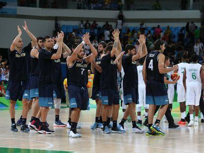 La selecci&oacute;n argentina de baloncesto tras su triunfo ante Nigeria.