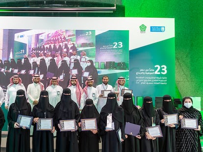 Estudiantes ganadores de la Universidad King Saud, en Riad, en 2021.