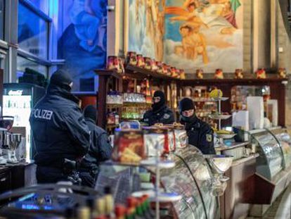 Policías y fiscales de Holanda, Italia, Alemania y Bélgica han requisado a la mafia calabresa 2 millones de euros, 140 kilos de pastillas de éxtasis y 4.000 kilos de cocaína