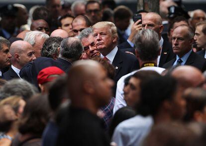 El candidato republicano a la presidencia de los Estados Unidos, Donald Trump, asiste a una ceremonia en memoria de las víctimas del ataque terrorista del 11 de septiembre de 2001, en Nueva York.