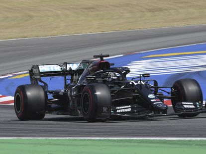 Lewis Hamilton en su Mercedes-AMG Petronas, este sábado en la sesión de clasificación en el circuito de Montmeló.