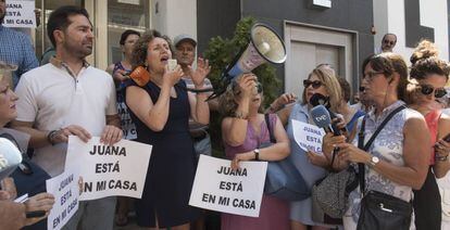 Acto en defensa de Juana Rivas en Macarena, Granada