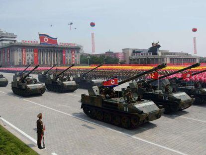 Parada militar celebrada hoy en la plaza Kim Il-Sung de Pyongyang por el 60 aniversario de la firma del armisticio de la guerra de Corea