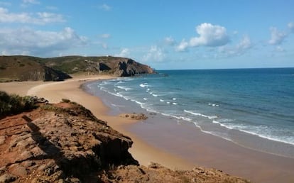 Playa do Amado, en la Costa Vicentina, en el Algarve (Portugal).