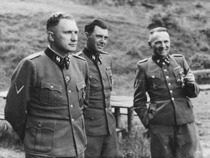 Three SS officers socialize on the grounds of the SS retreat outside of Auschwitz, at ÒSolahutteÓ, 1944