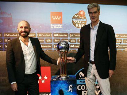 El presidente de la ACB, Antonio Martín, y el consejero de la CAM Jaime de los Santos en la presentación de la campaña de abonos de la Copa 