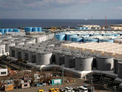 Tanques con agua radiactiva en la planta de nuclear de Fukushima (Japón), devastada por el terremoto y posterior tsunami de 2011.