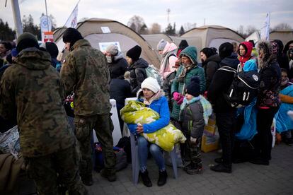 Refugiados ucranios recién llegados a Medyka, en Polonia, el pasado 10 de marzo.