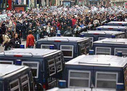 Los manifestantes gritan: "necesitamos la verdad para poder votar".