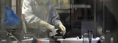 Los laboratorios farmacéuticos centran sus investigaciones en tratamientos para enfermedades crónicas, que ofrecen ingresos más constantes.