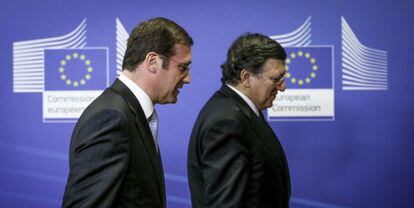 El primer ministro luso, Passos Coelho (izda), y el presidente de la Comisi&oacute;n Europea, Jose Manuel Dur&atilde;o Barroso. 